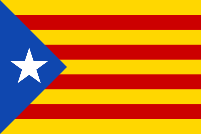 Flaga Katalonii z gwiazdą, By Huhsunqu, CC BY-SA 2.5, https://commons.wikimedia.org/w/index.php?curid=739696